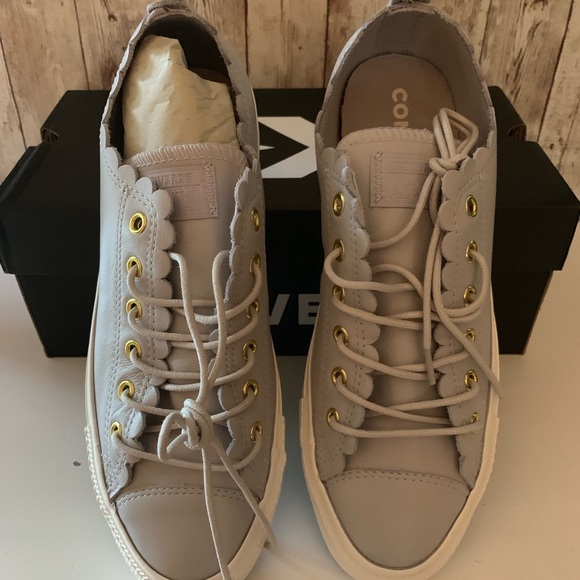 converse scallop low top